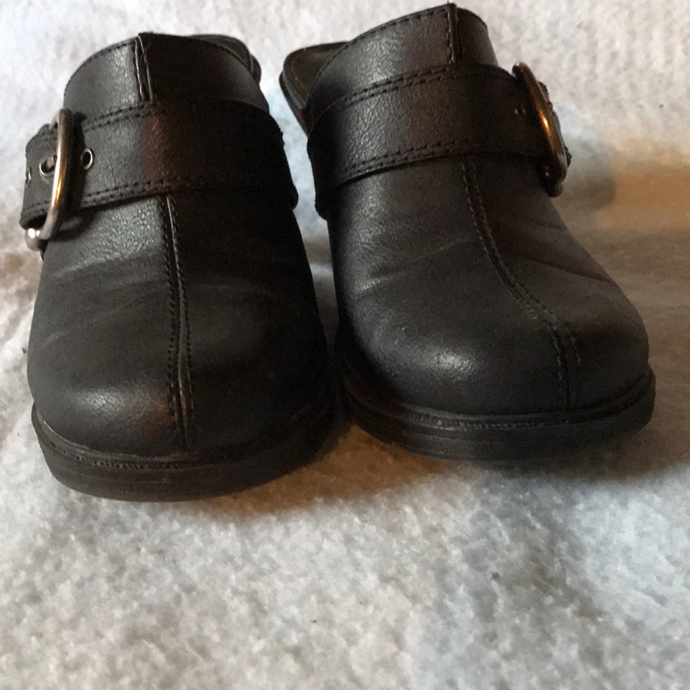 Shoes - Picture 2 of 5